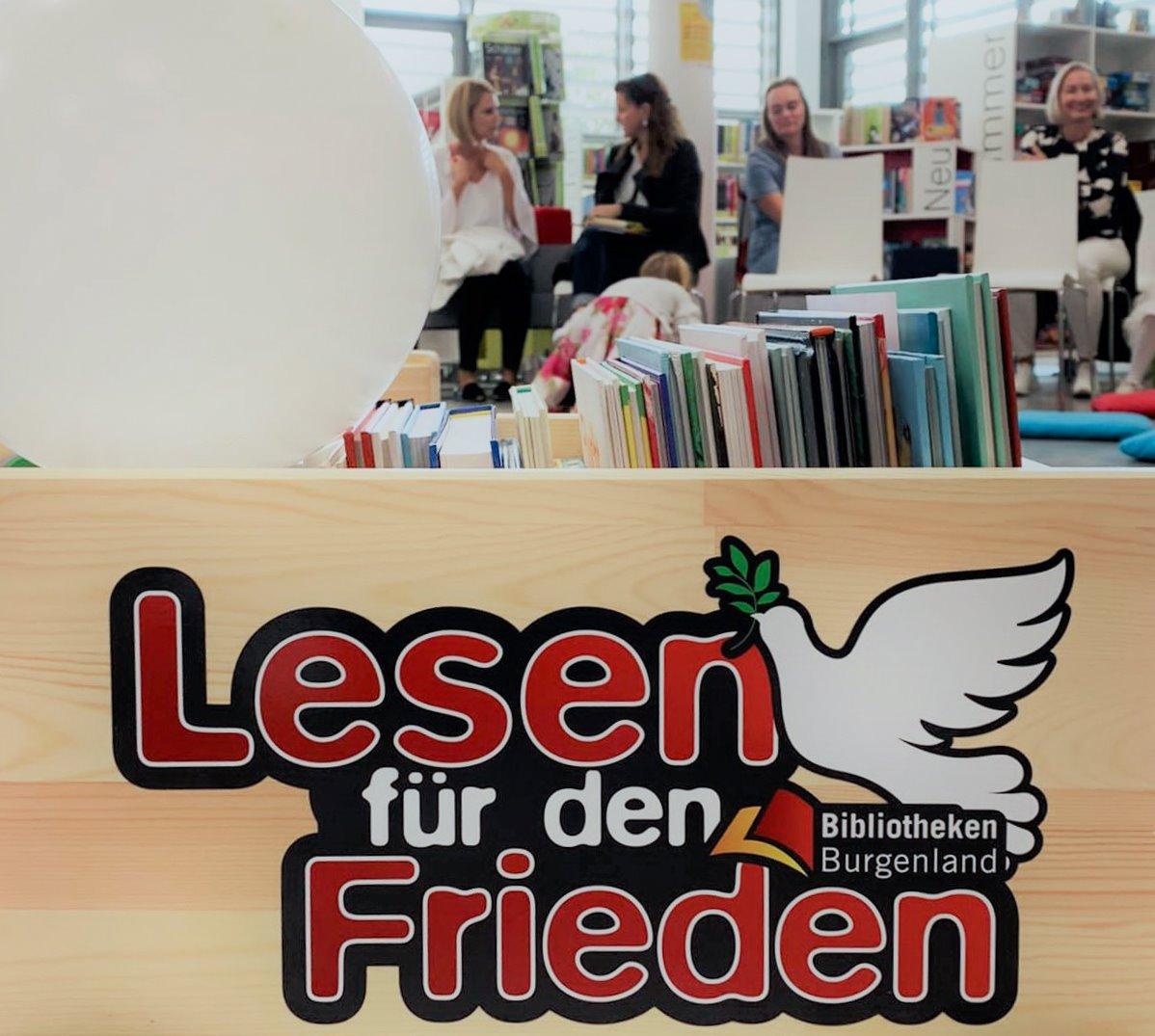 Lesen für den Frieden - Bücherwagen