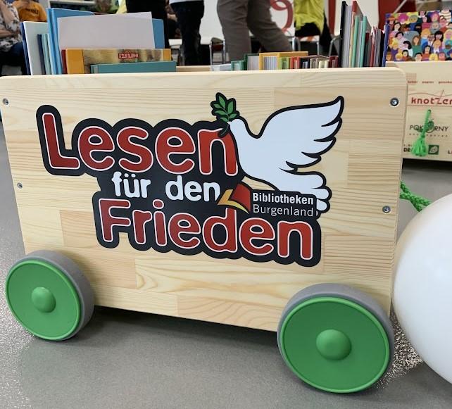 Bücherwagen